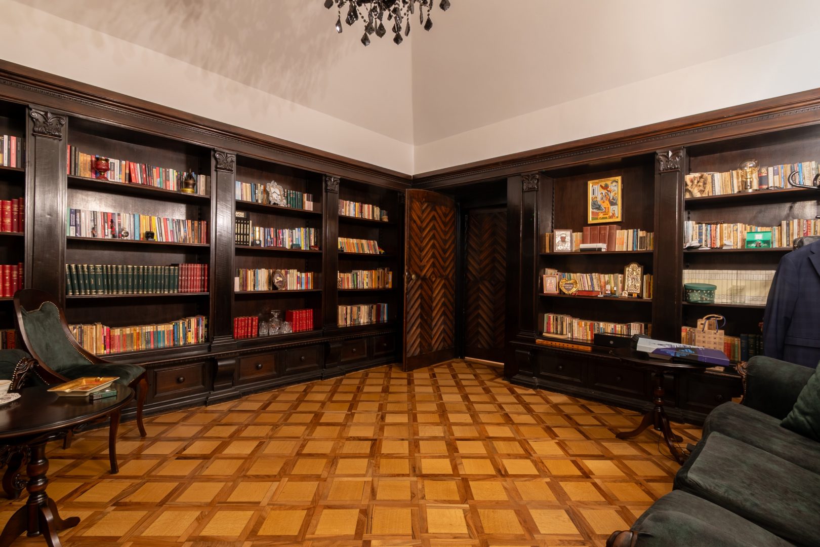 Art. History. Experience. – Descoperă Camera Secretă de Poker privată în București